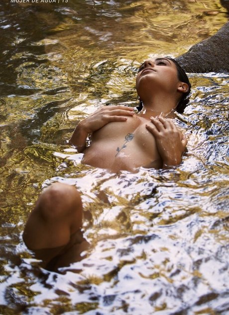 seins bonnet g onlyfans jolie adulte photo