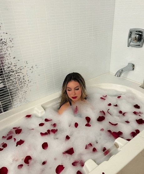 Larissa Cambusano star du porno chaude img