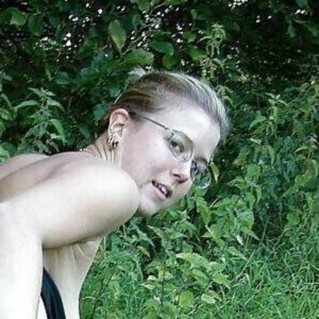 Trinity Uk actrice sexy galeries