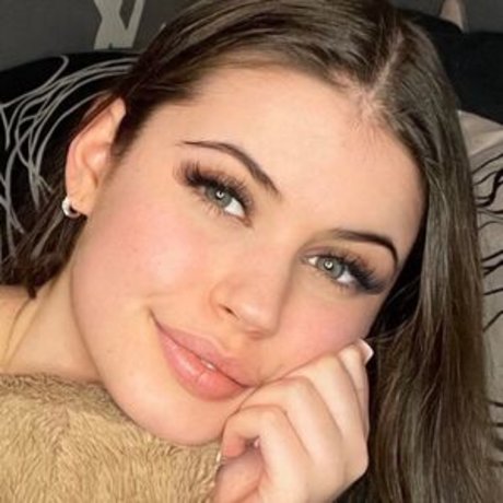 arianasfriends actrice sexy photos