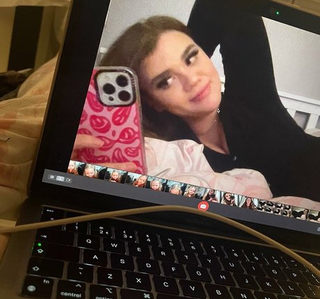 Molly Georgia Leach modèle sympa photos