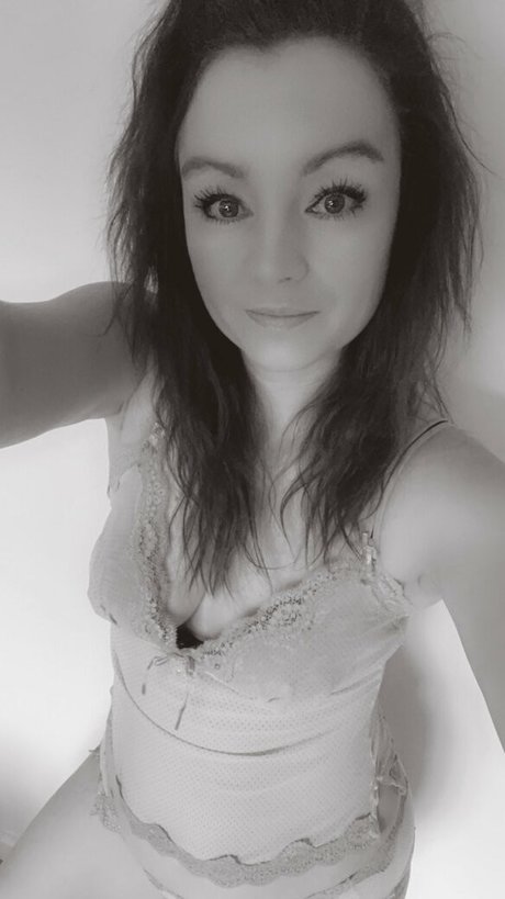 carla012 jolie actrice des photos