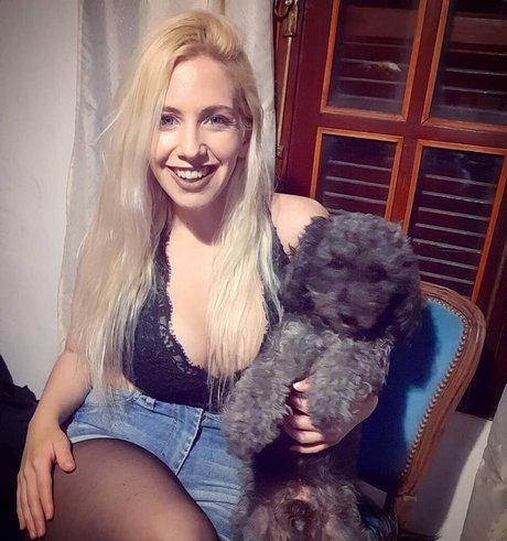 Maria Celeste modèle magnifique galeries