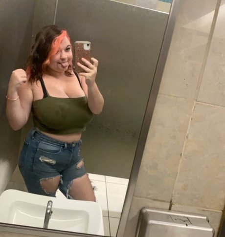 chatte chauve onlyfans adulte en haute qualité archive