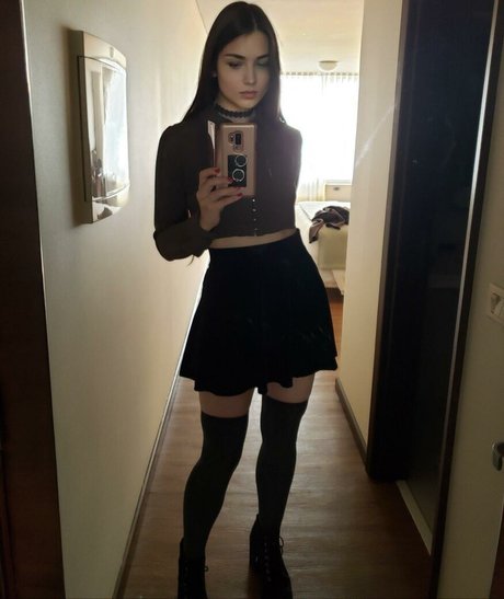 Dumbeddowndinosaur modèles nus galerie