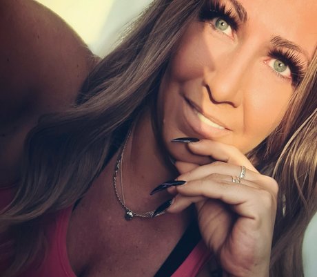 manger uniquement des fans art érotique images