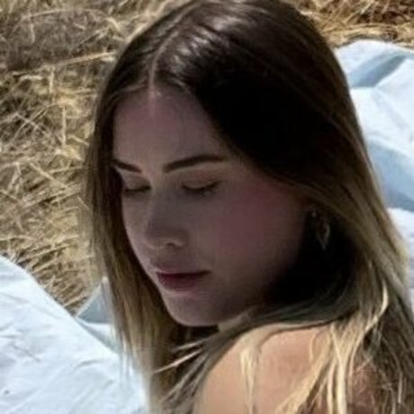 Lily Hale actrice érotique galerie