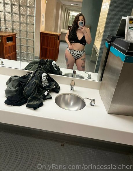 princessleiaher modèles nus photo