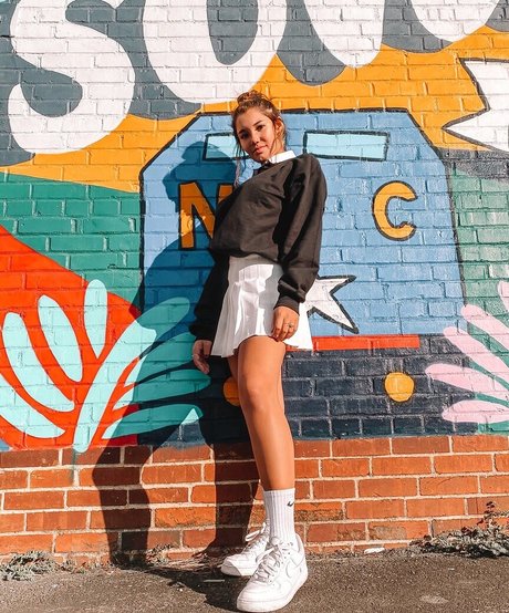 Hannah Malvone modèle sympa galerie