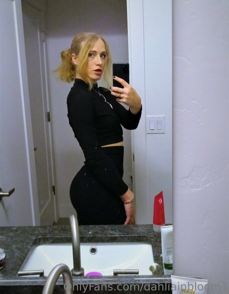 dahliainbloom1 star érotique galerie