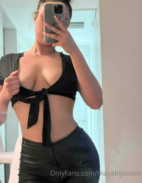 mayabijouxxx modèle gratuit images