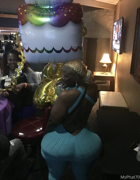 msphat70 modèle gratuit des photos