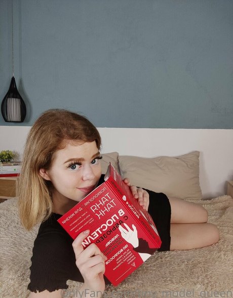 tiny model queen art étoile photos