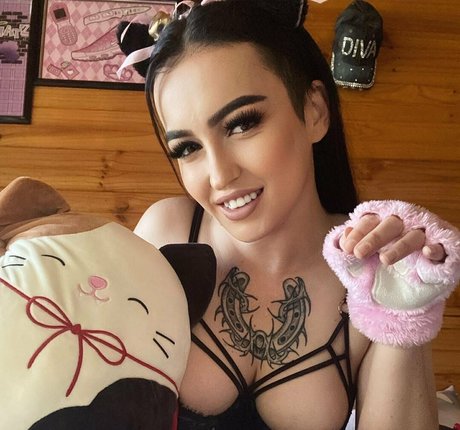 blonde transexuelle onlyfans magnifique parfait photo