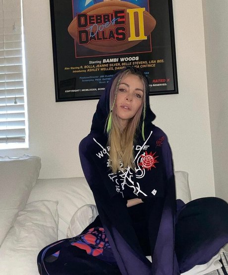 Alison Wonderland art star du porno galeries