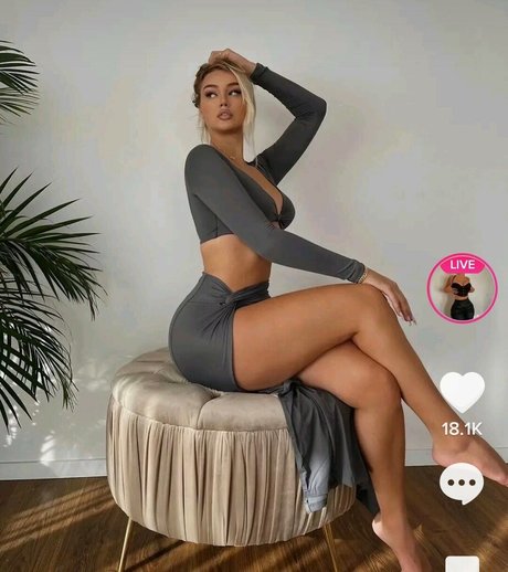 Uresa Zogu star érotique image