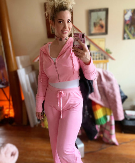 Undressjess actrice sexy img