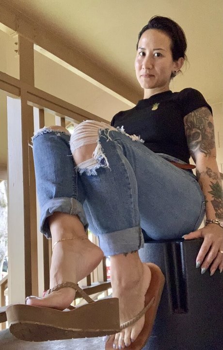 kim kisses foot goddess modèle hd collection