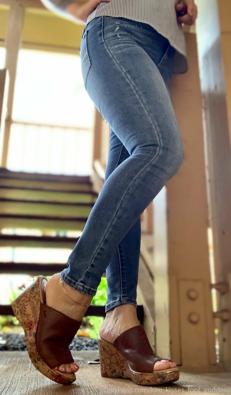 kim kisses foot goddess Profilfoto