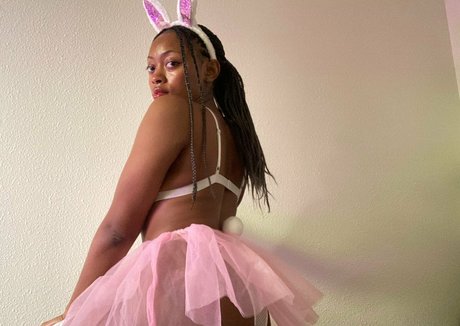 blackdelphine haut modèle img