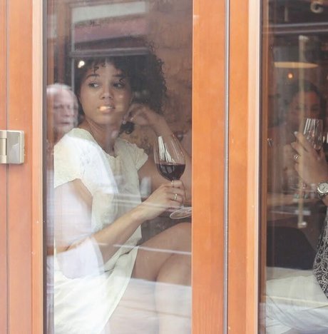 Alisha Wainwright modèle chaud image