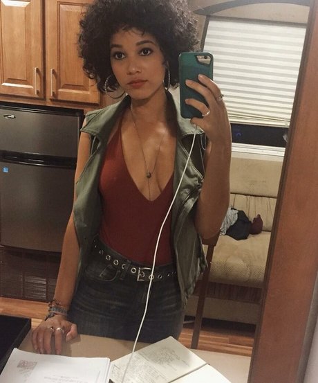 Alisha Wainwright jolie star du porno galerie