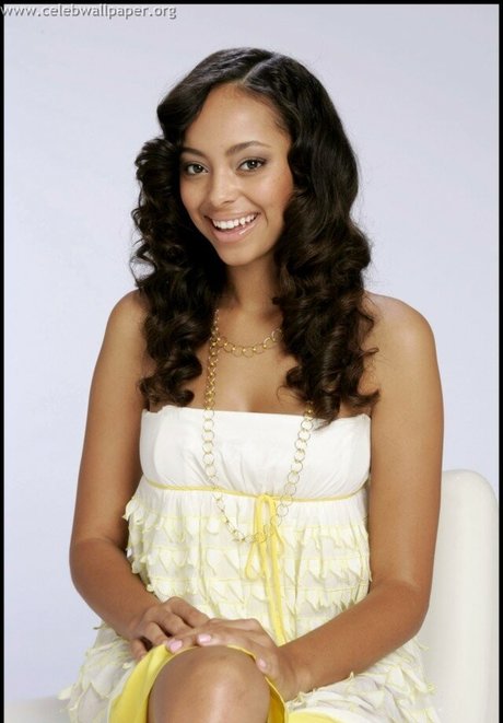 Amber Stevens West actrice de nus des photos