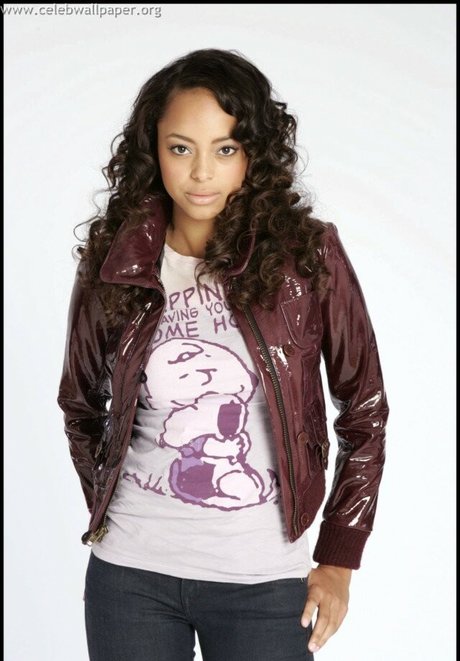 Amber Stevens West modèles nus galeries