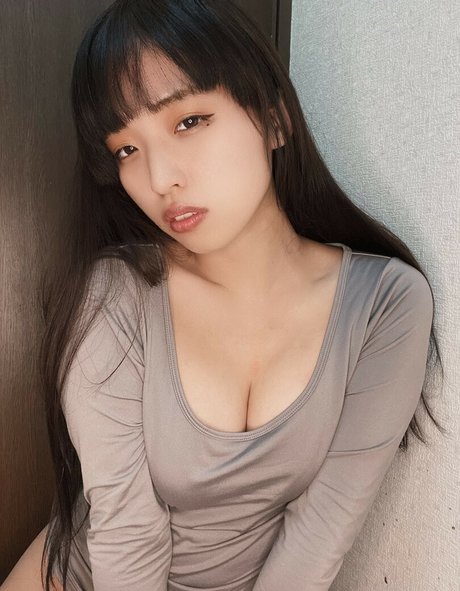 Azusa Igarashi modèle nu photo