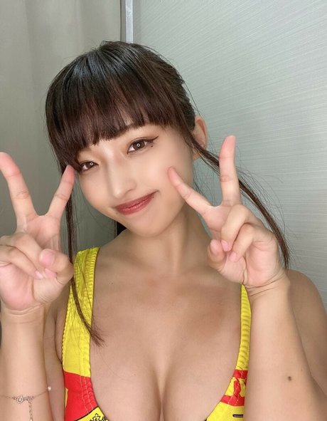 Azusa Igarashi modèle adulte des photos