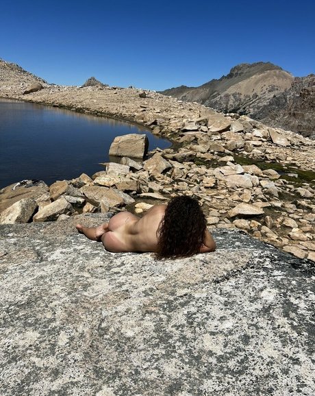 Ailu Gonzalez art modèle archive