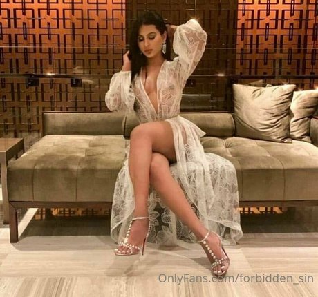 forbidden sin étoile nue photos