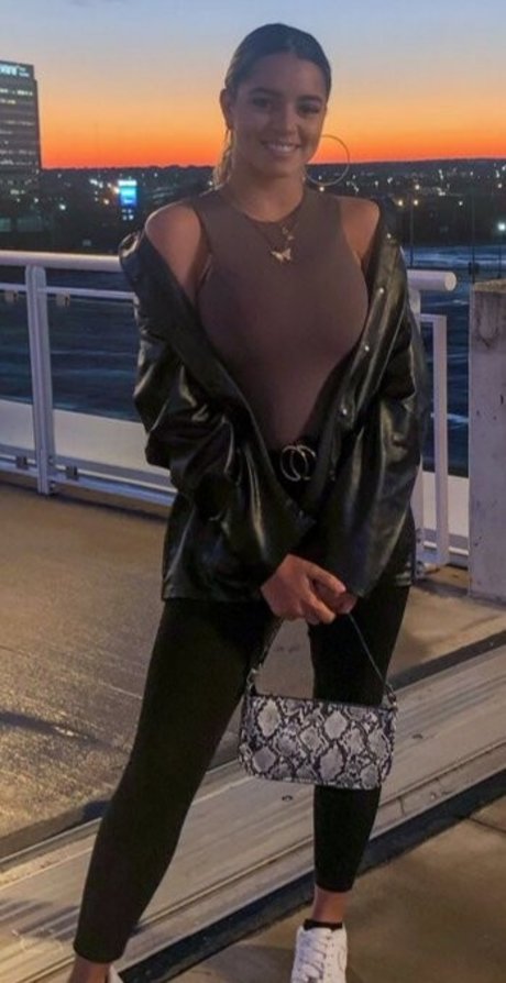 Leslie Sanchez art de star du porno des photos