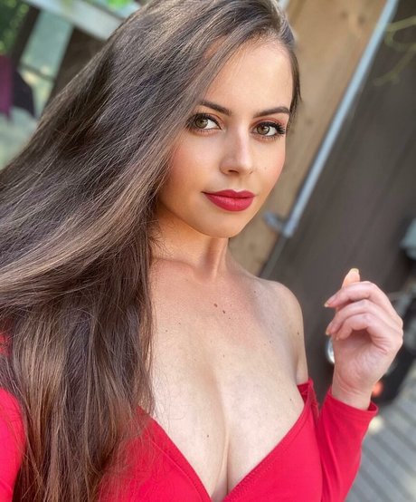 milf rousse onlyfans haut nu photo