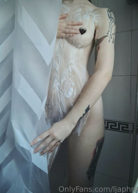 Louise Julie star du porno hd collection