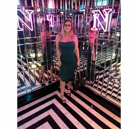 Sophie Defoe jolie star du porno img