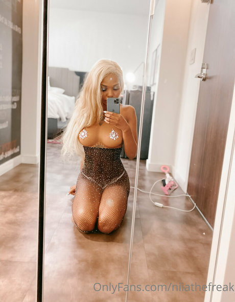 rousse tatouée onlyfans top meilleur photos