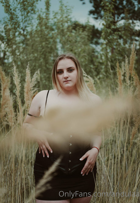 andulaa star du porno en haute qualité image