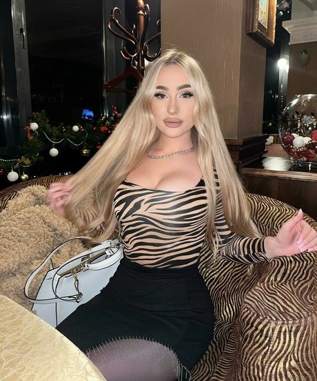 BlondieLana star du porno nue des photos