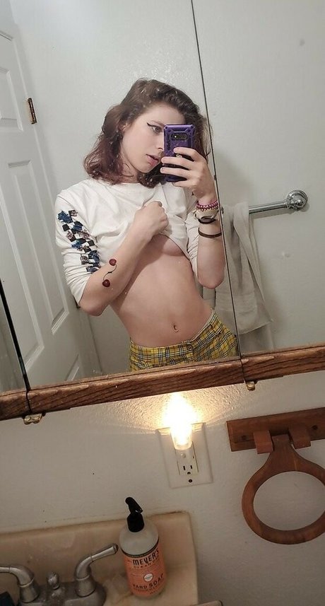 RainieBun actrice nue images