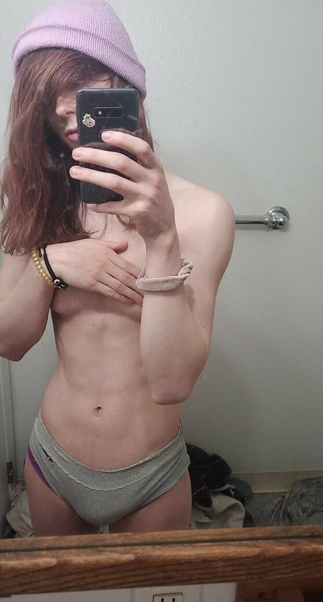 RainieBun modèle magnifique des photos