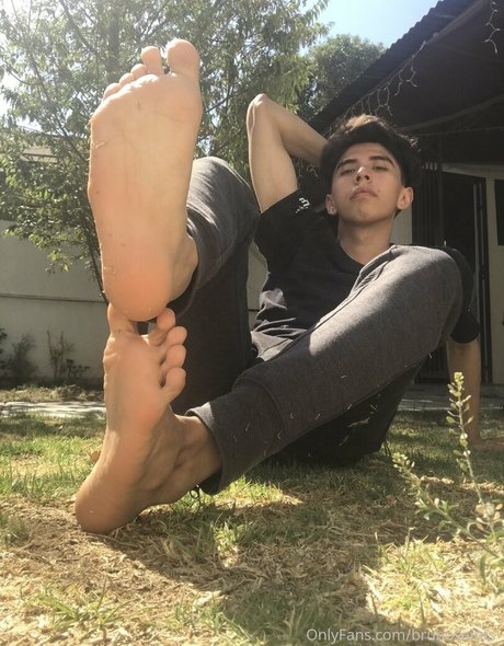 brunosaints_ étoile adulte archive