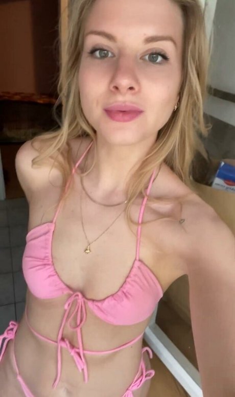 Irawhatsmyname24 actrice libre galerie