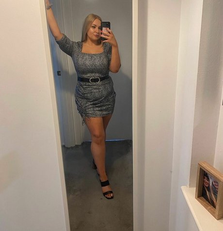 Lucy Whittingham modèle hd galerie