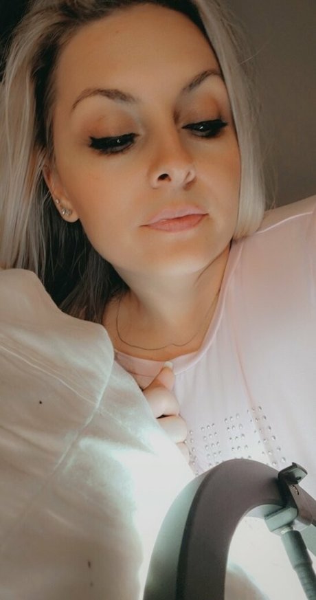 milf aux cheveux noirs onlyfans nus gratuits galerie