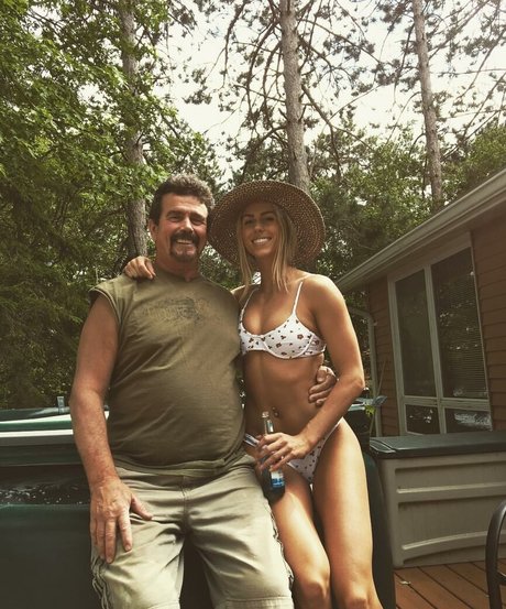 Jakki Farmer art star du porno galeries