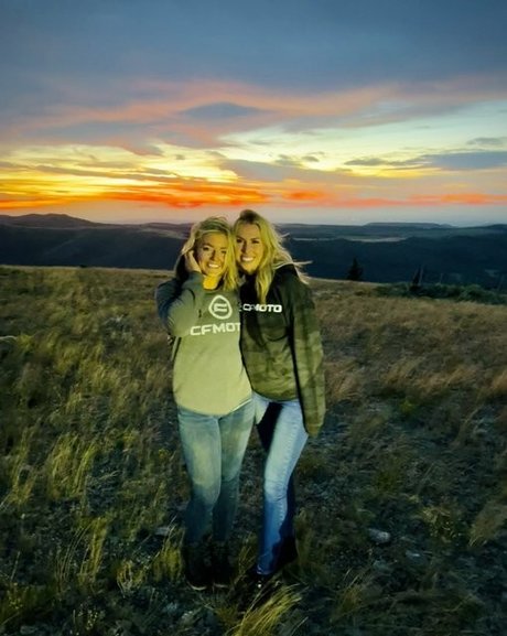 Jakki Farmer modèle xxx image