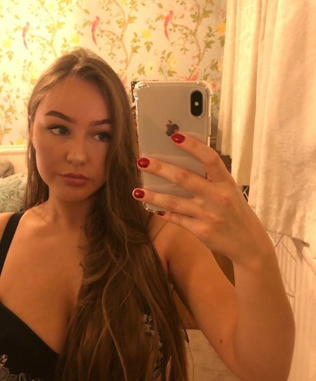 Helayna Birkett actrice nue photo