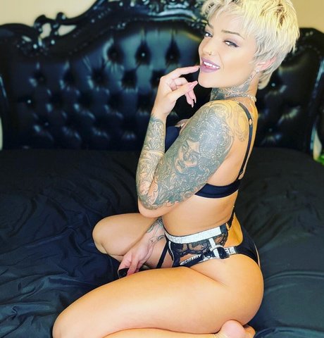 Kris Karson modèle gratuit images