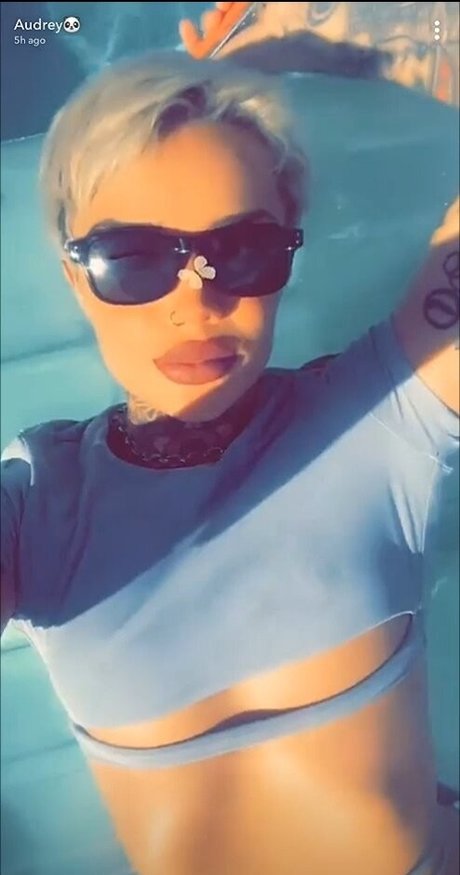 Kris Karson modèle de haute qualité archive